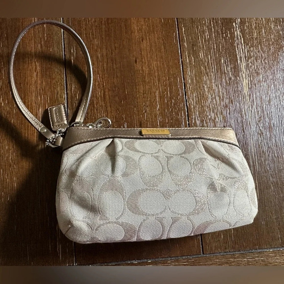 Coach signature logo wrislet - Picture 8 of 11